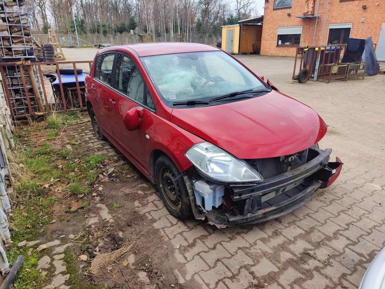 Подсветка номера для Nissan Tiida бу, 2010, купить в РФ с разборки из  Европы, 54321042