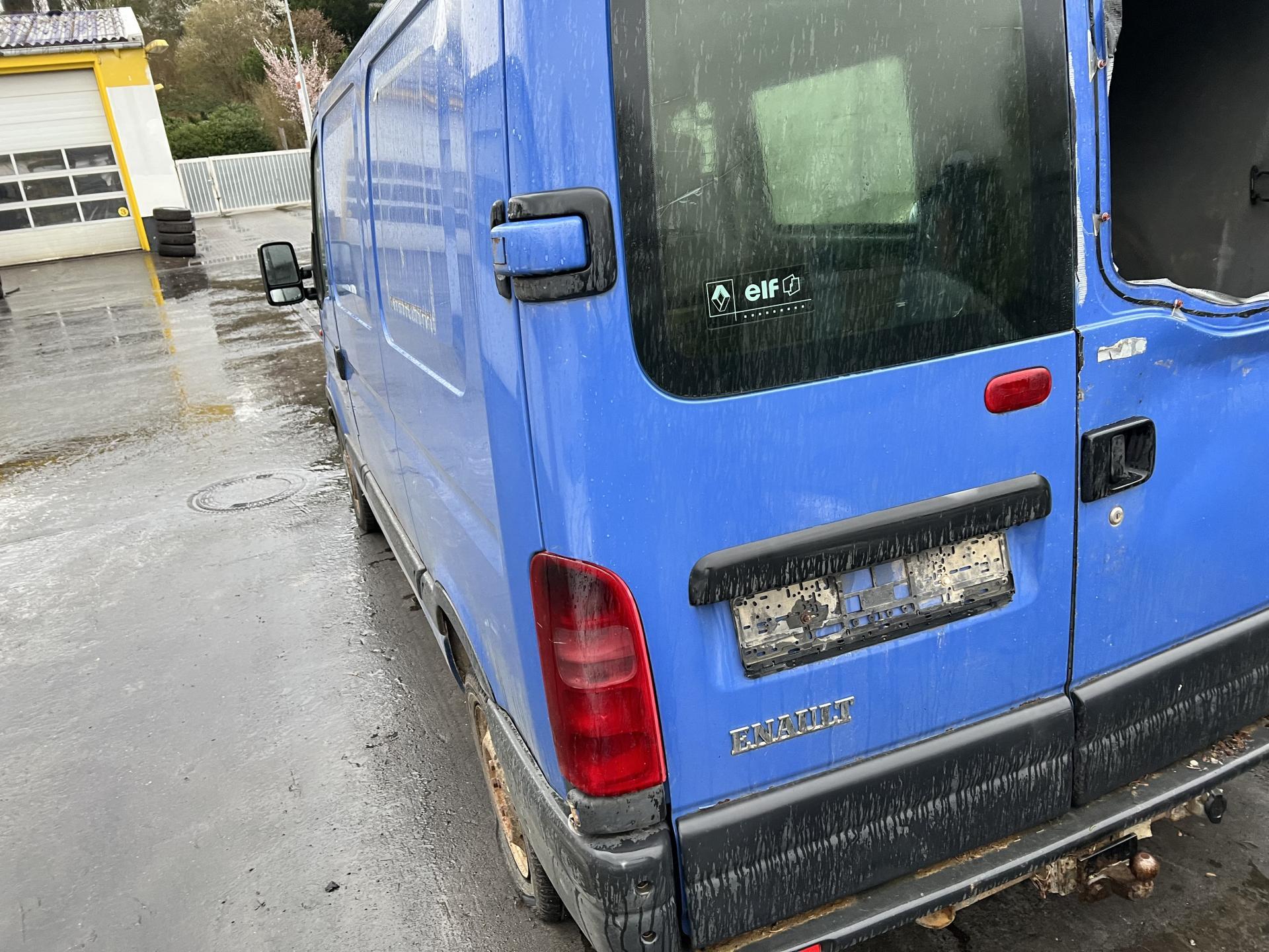 7700352104 Фара правая для Renault Master бу, 2003, купить в РФ с разборки  из Европы, 54148674