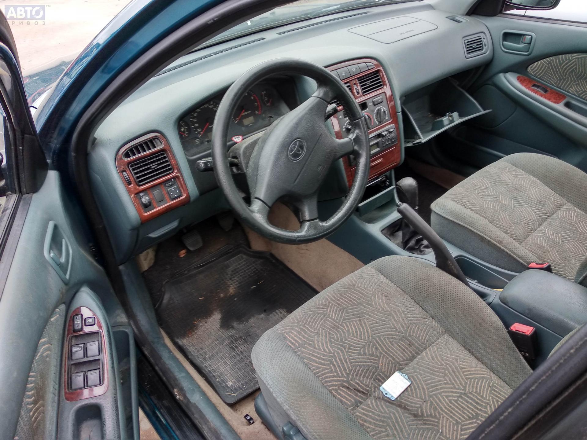 Крепление (крючок) солнцезащитного козырька для Toyota Avensis бу, 1998,  купить в РФ с разборки из Европы, 54141031