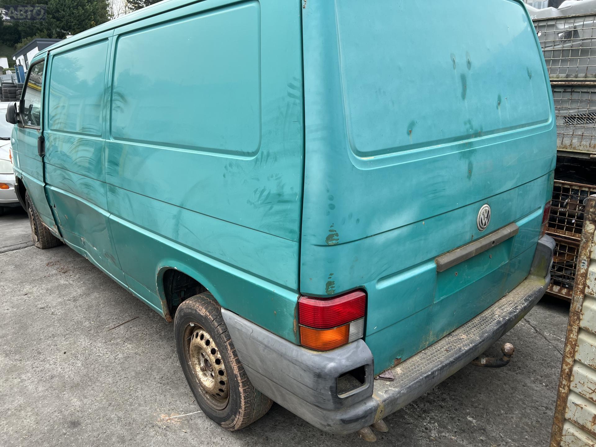 3a0858180 Консоль салона (центральная часть) для Volkswagen Transporter T4  бу, 1997, купить в РФ с разборки из Европы, 54150241